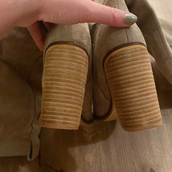 Knee high boots - Picture 4 of 5